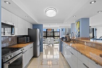 200 Leslie Dr, Unit 810 in Hallandale Beach, FL - Building Photo - Building Photo