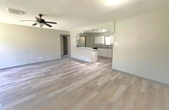712 Trimm Ave in Pasadena, TX - Building Photo - Building Photo