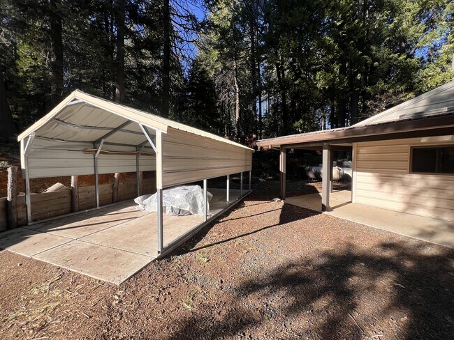 19818 Scotts Flat Rd in Nevada City, CA - Building Photo - Building Photo