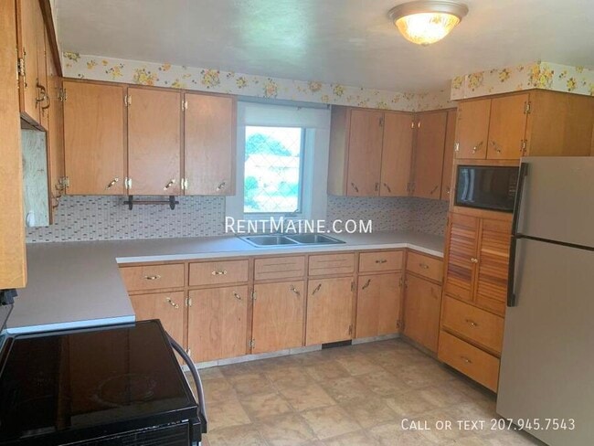 35 Bosworth St in Old Town, ME - Building Photo - Building Photo