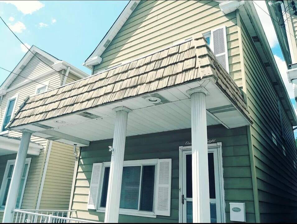 148 Watkins Ave in Wilmerding, PA - Building Photo