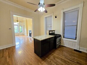 2050 W North Ave in Chicago, IL - Building Photo - Building Photo