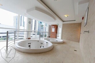 41 SE 5th St in Miami, FL - Building Photo - Building Photo