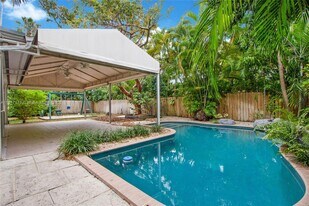 119 Harbor Dr in Key Biscayne, FL - Building Photo