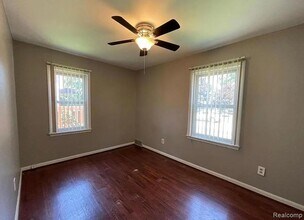 902 E Windemere Ave in Royal Oak, MI - Building Photo - Building Photo