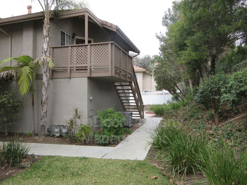 26232 Kingsington Ln in Laguna Hills, CA - Building Photo