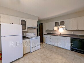 5117 Washington St NE in Minneapolis, MN - Building Photo - Building Photo