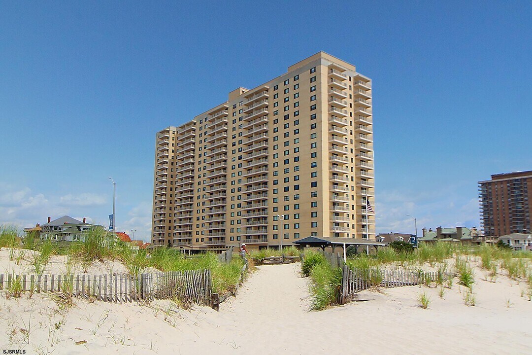 5000 Boardwalk in Ventnor City, NJ - Building Photo