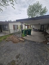 1308 St Stephens Dr in Sauget, IL - Foto de edificio - Building Photo