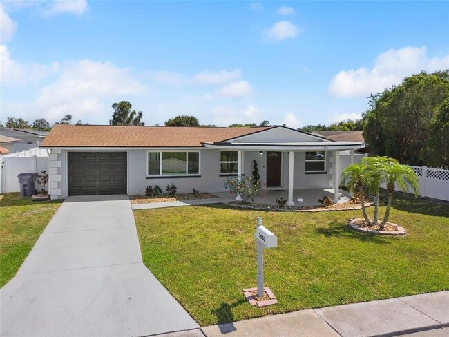 3600 Umber Rd in Holiday, FL - Foto de edificio - Building Photo
