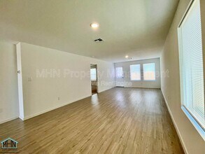 12931 Kathleen St in Saint Hedwig, TX - Building Photo - Building Photo