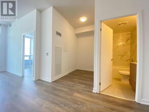 36-336 Forest Manor Rd in Toronto, ON - Building Photo - Building Photo