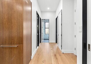 166 1st Ave in New York, NY - Building Photo - Building Photo