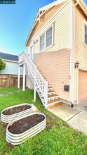 1027 Main St-Unit -B,Hercules CA 94547 in Hercules, CA - Building Photo - Building Photo