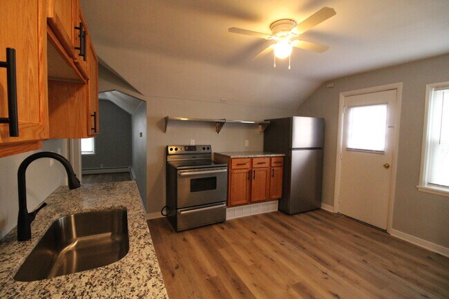 7802 W Forest Home Ave, Unit 7802 in Greenfield, WI - Foto de edificio - Building Photo