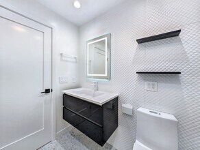 14 Reef St in Marina Del Rey, CA - Building Photo - Building Photo