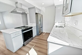 1206 Amethyst St in Redondo Beach, CA - Building Photo - Building Photo