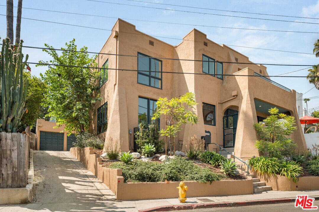 3432 Winslow Dr in Los Angeles, CA - Building Photo