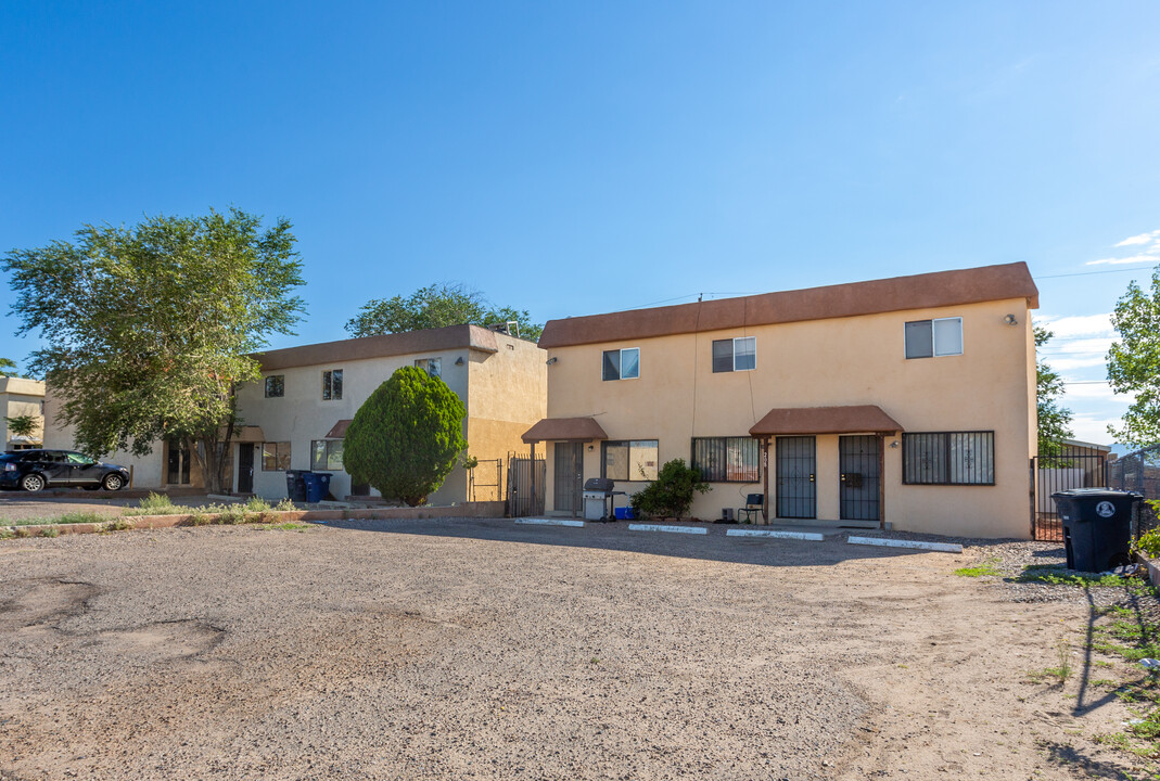 232 63rd St NW in Albuquerque, NM - Building Photo