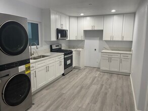 1363 Hudspeth St, Unit #2 in Simi Valley, CA - Foto de edificio - Building Photo