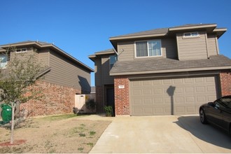 Lakebridge Estates PH 2 in Lake Dallas, TX - Building Photo - Building Photo