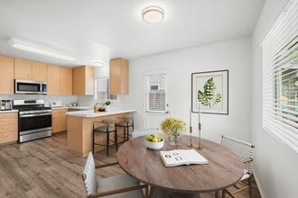 375 Woodland Pl-Unit -A in Costa Mesa, CA - Building Photo - Building Photo