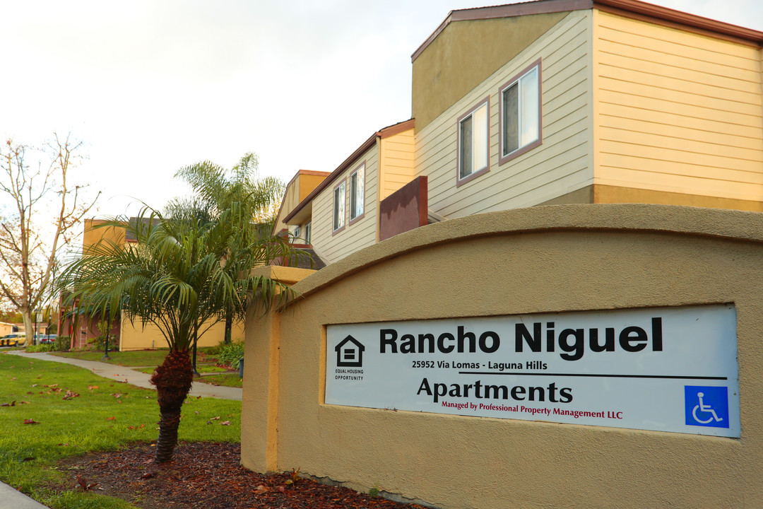 Rancho Niguel Apartments in Laguna Hills, CA - Foto de edificio