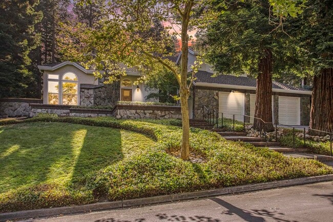 property at 3 Blackhawk Club Ct