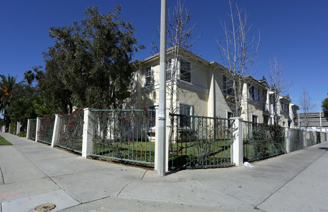 Palm Village in Los Angeles, CA - Foto de edificio - Building Photo