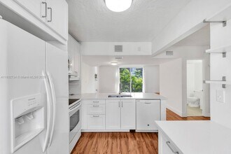 1655 NE 115th St, Unit 40-B in Miami, FL - Building Photo - Building Photo