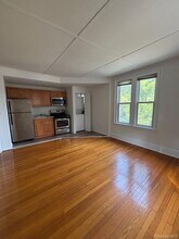 25 Knollwood Ave in Huntington, NY - Building Photo - Building Photo