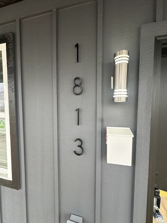 1813 Montcalm St-Unit -Unit B in Indianapolis, IN - Building Photo