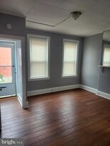 555 Roberts St in Camden, NJ - Building Photo