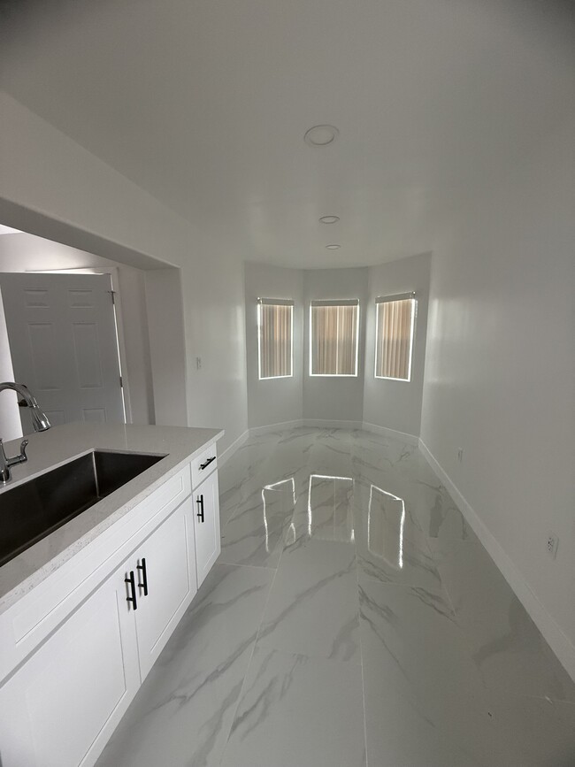 1212 S Temple Ave, Unit 1 in Compton, CA - Building Photo - Building Photo