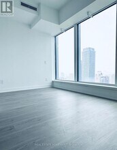 8 Wellesley St W in Toronto, ON - Building Photo - Building Photo