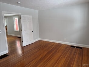215 James St in Canastota, NY - Building Photo - Building Photo