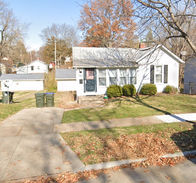 1018 Friendly Ave in Iowa City, IA - Building Photo