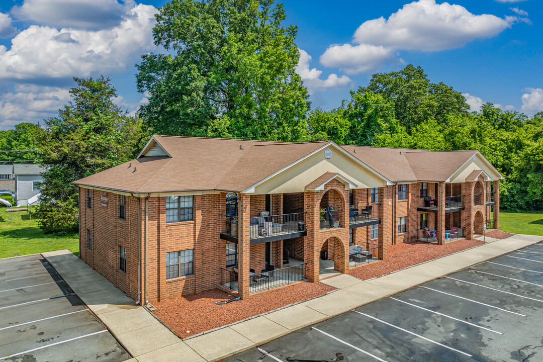 Trollinger Apartments in Elon, NC - Building Photo