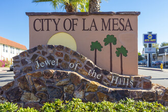 Jackson 23 Apartments in La Mesa, CA - Foto de edificio - Building Photo