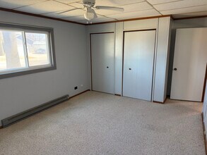 107 N Park Ave Dr, Unit Apt 1 in New Sharon, IA - Building Photo - Building Photo