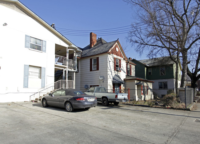 1703 Highland Ave in Knoxville, TN - Foto de edificio - Building Photo