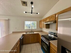 454 Vin Rose Cir SE in Palm Bay, FL - Building Photo - Building Photo