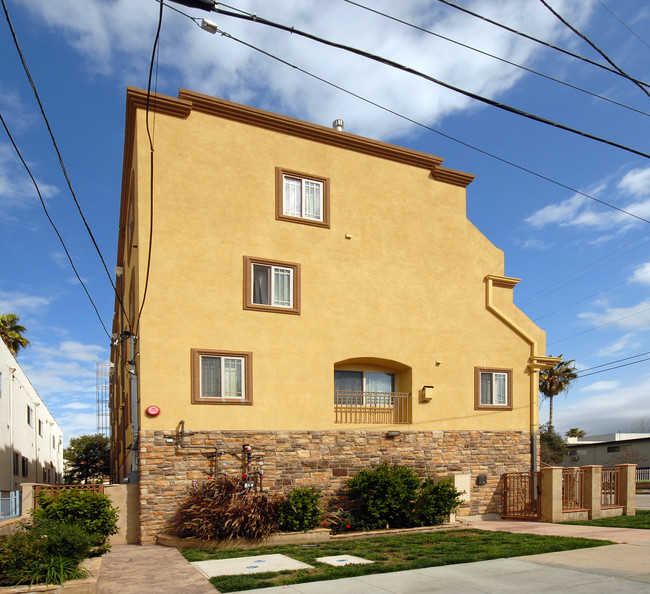 11303 Huston St in North Hollywood, CA - Building Photo - Building Photo