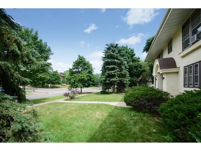116 Lexington Pkwy N in St. Paul, MN - Building Photo - Building Photo