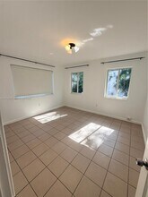 3031 Center St in Miami, FL - Building Photo - Building Photo