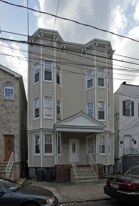 203 Armstrong Ave in Jersey City, NJ - Foto de edificio