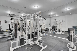 2445 SW 18th Ter, Unit 103 in Fort Lauderdale, FL - Building Photo - Building Photo