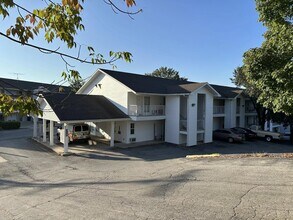 13162 MO-13 in Kimberling City, MO - Building Photo - Building Photo