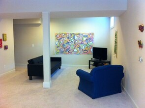 1606 Simmons Ct, Unit Basement Unit in Mclean in McLean, VA - Foto de edificio - Building Photo