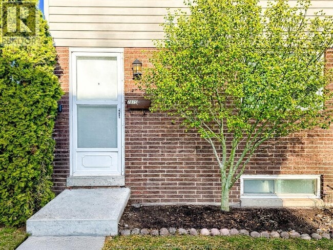 property at 7875 Hawthorne Dr